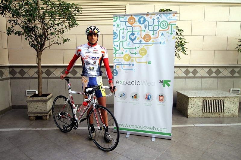 ExpacioWeb patrocina al triatleta cordobés David Jiménez Benavente